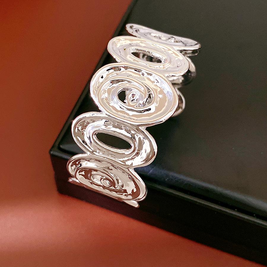 Spiral Lumina Oval Hollow Metal Statement Bracelet-Hand Ring with High-End Niche Appeal