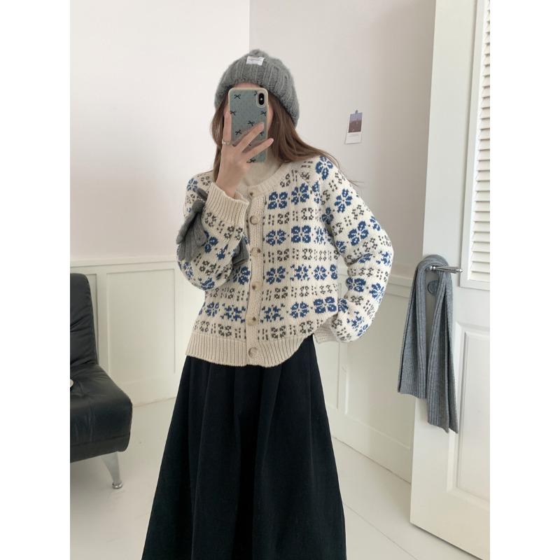 Autumn and Winter New Retro Jacquard Knitted Cardigan Loose Design Sense Niche Soft Waxy Sweater Jacket Women