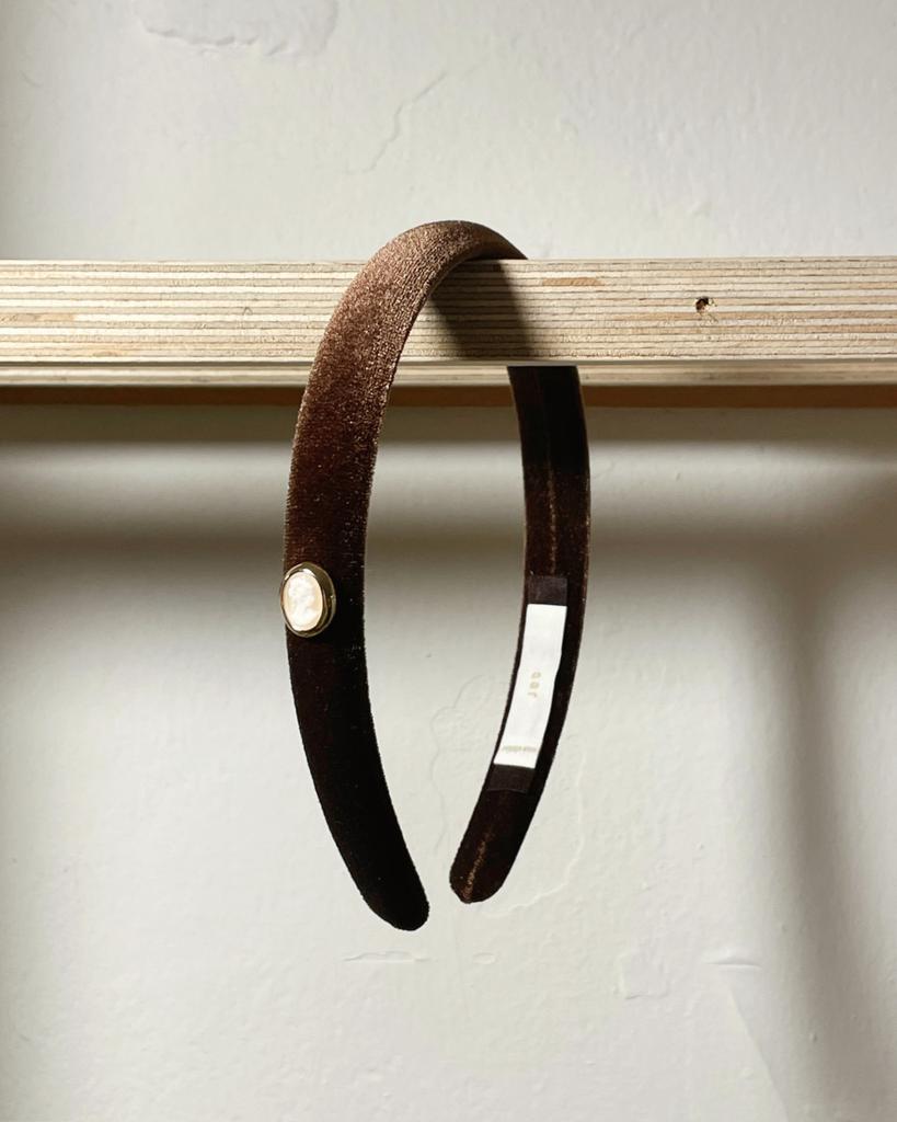 Oar Vintage Mood Cameo Velvet Slim Hairband [Brown]
