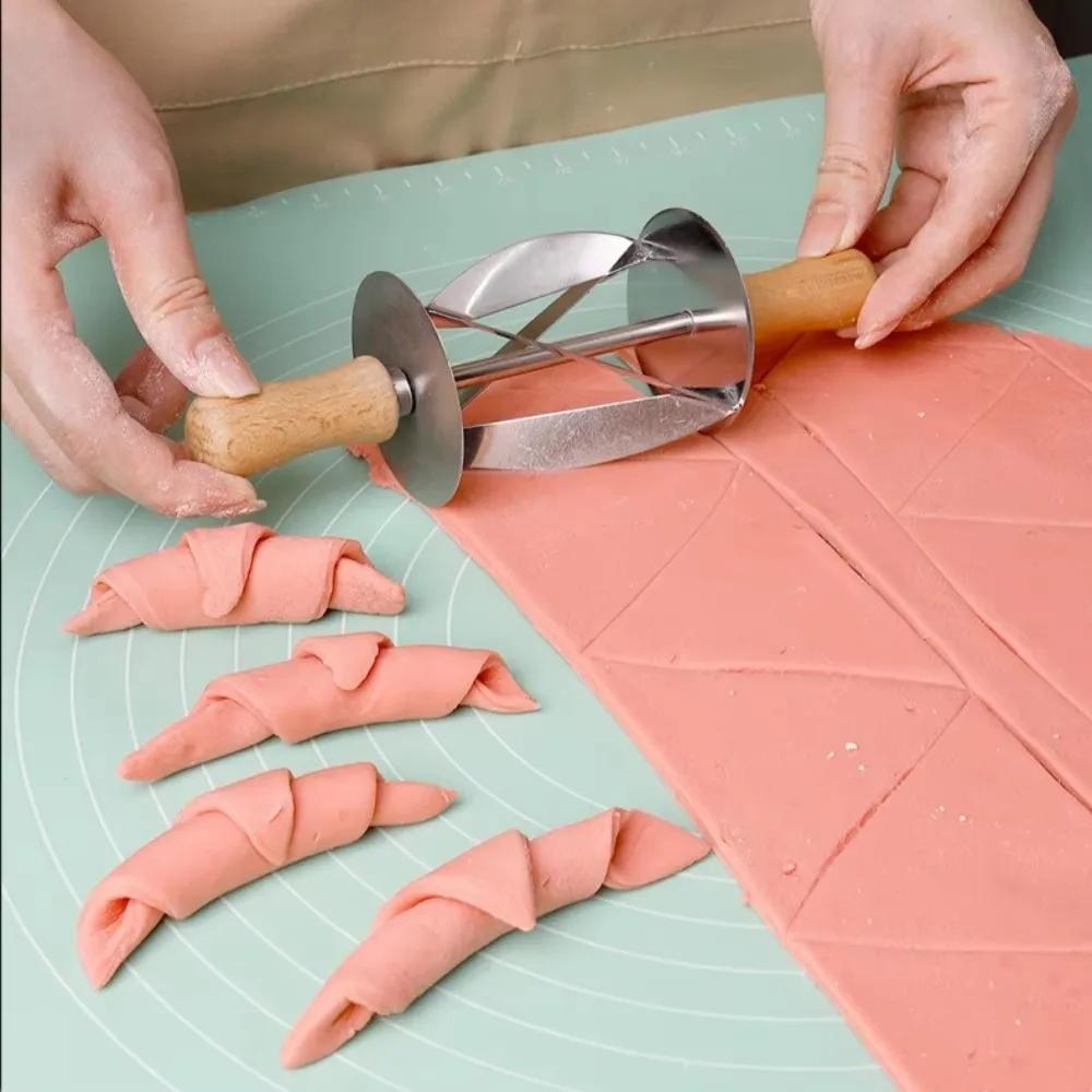 Pastry Tool Stainless Steel Rolling Cutter for Making Croissant Bread Wheel Dough Pastry Knife Wooden Handle Baking Knife