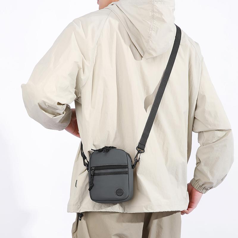 Minimalist Crossbody Bag for Men & Women – Compact Urban Shoulder Bag with Multiple Pockets & Adjustable Strap – Ideal for Daily Use & Travel