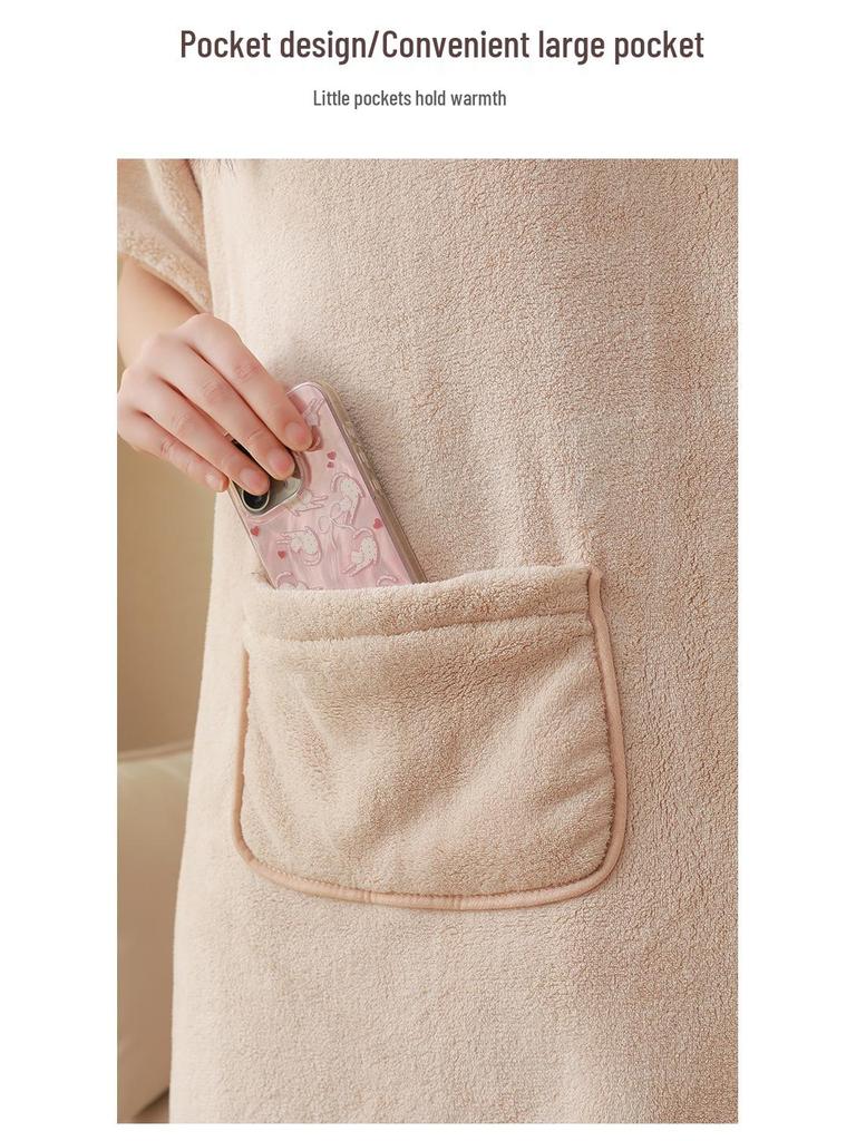 Capybara Coral Fleece Hooded Bathrobe: Absorbent, Quick-Drying, Warm - for Adults & Children