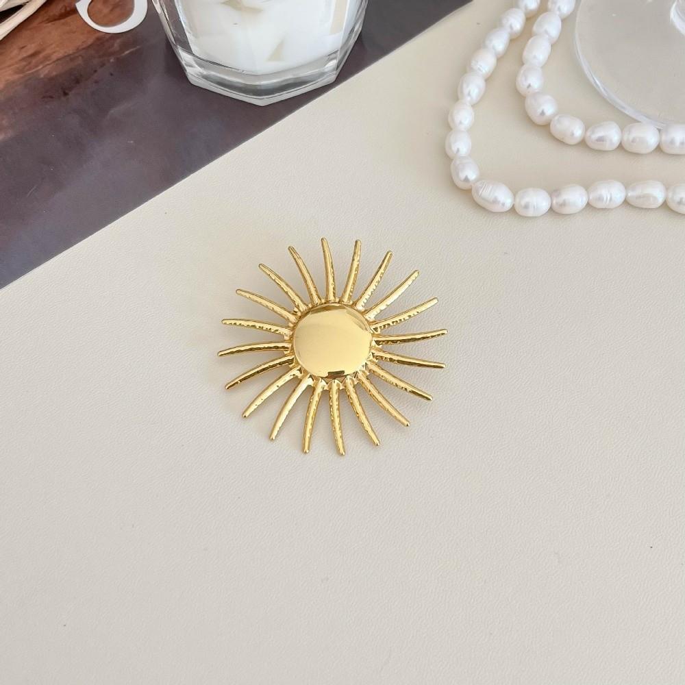 New Lobster Irregular Brooches Gold Plated Metal Geometric Brooches Glossy Finish Starfish Lapel Pins Clothes Decoration
