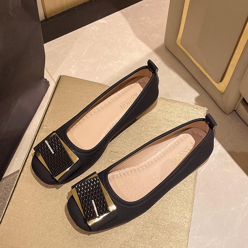 

Korean version of versatile square head shallow mouth single shoes women s new spring and autumn soft-soled Doudou shoes pregnant women pedal small 40 чёрный