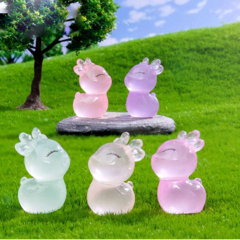 Entzückende im Dunkeln leuchtende Harz-Hirsch-Miniatur für DIY-Gartendekoration und Basteln