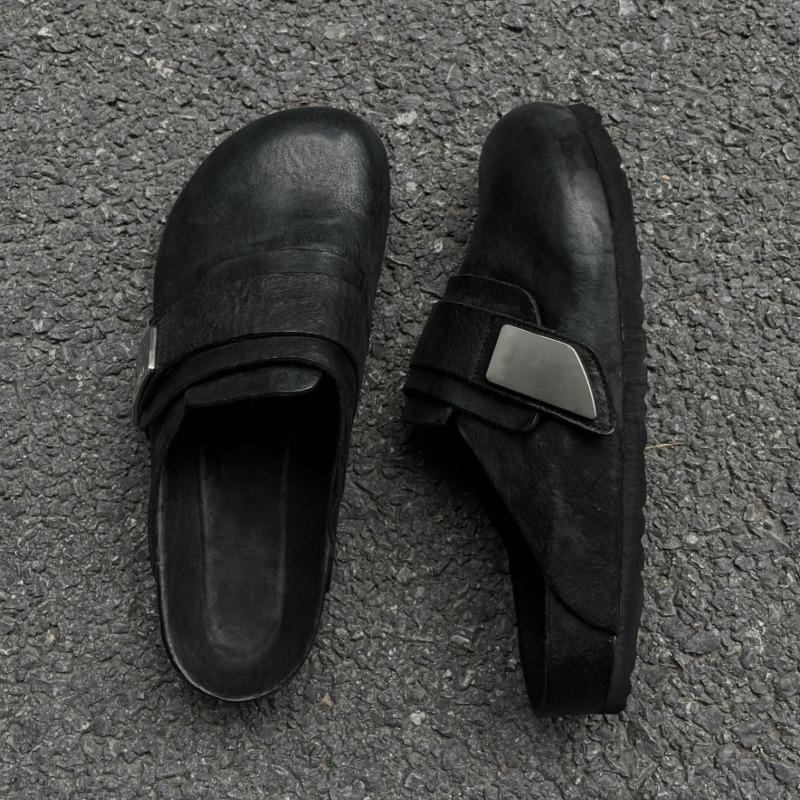 Fashion Comfortable Soft Leather Flat Slippers Women Fashion Round Toe Metal Decoration Design Casual Sandals Black Outdoor Beach Sandal