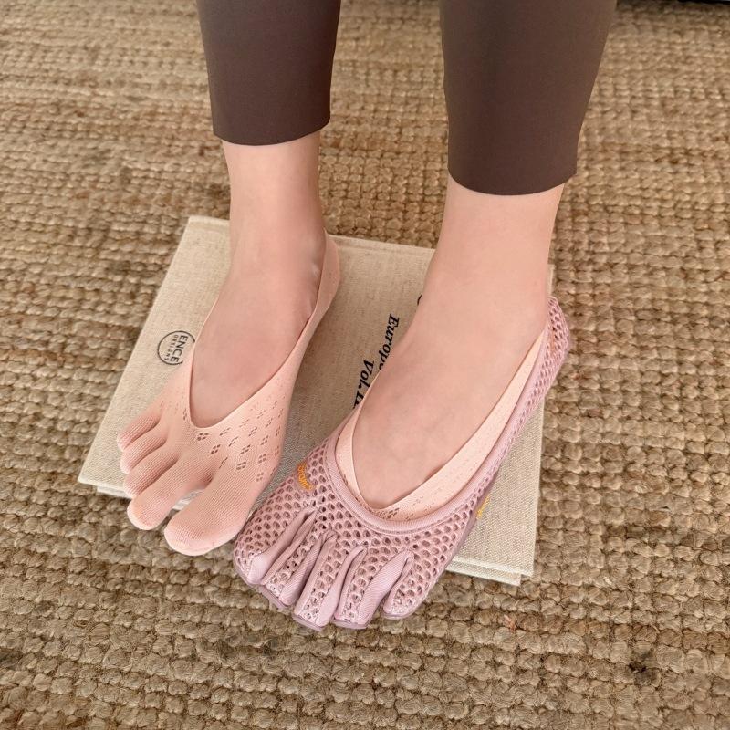 Simple and Invisible Five-fingered Stockings - Women's Ultra-thin Boat-shaped Socks with Sweat-absorbing and Anti-slip Heel Function