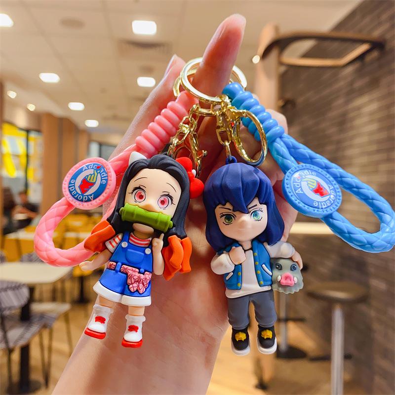 Cartoon Kreativer Geist Tötendes Schwert Dreidimensionale Figur Schlüsselanhänger Lustiger Schulranzen Anhänger Auto Schlüsselanhänger Geschenk