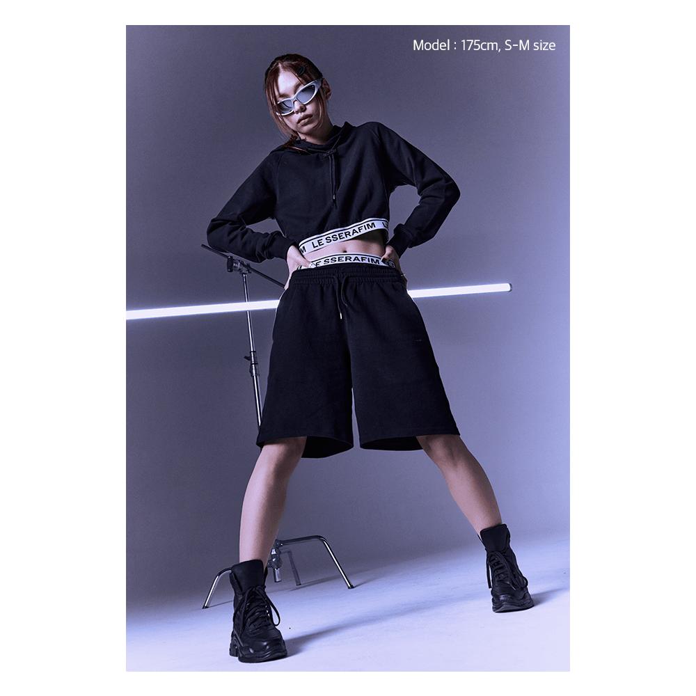LE SSERAFIM OVERSIZED SHORTS ハーフパンツ 黒 LE SSERAFIM OVERSIZED SHORTS ハーフパンツ 黒 LE SSERAFIM