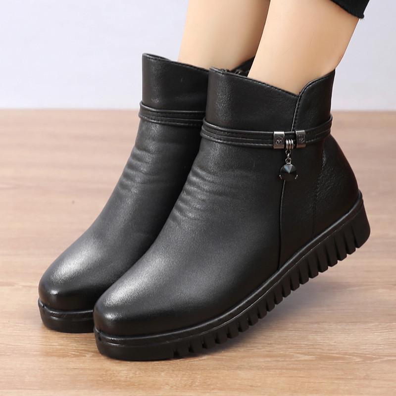 Women's Winter Cotton Flat Heel Short Boots - Non-Slip, Warm, Large Sizes 41-42 for Middle-aged & Elderly