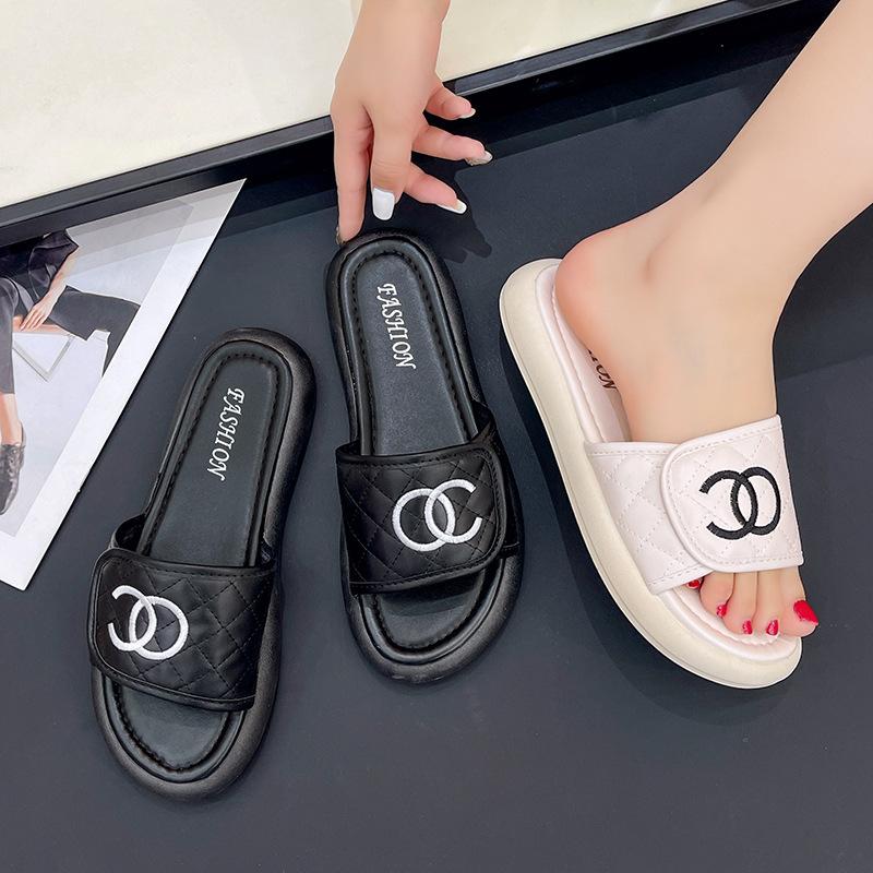 Pantoffeln mit rundem Kopf und Muffinboden, Ein-Zeichen-Design, Damenmode, Außensandalen