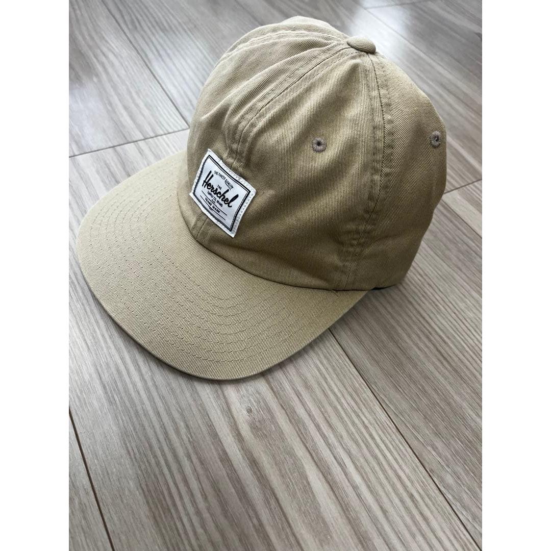 Used Herschel beige cap