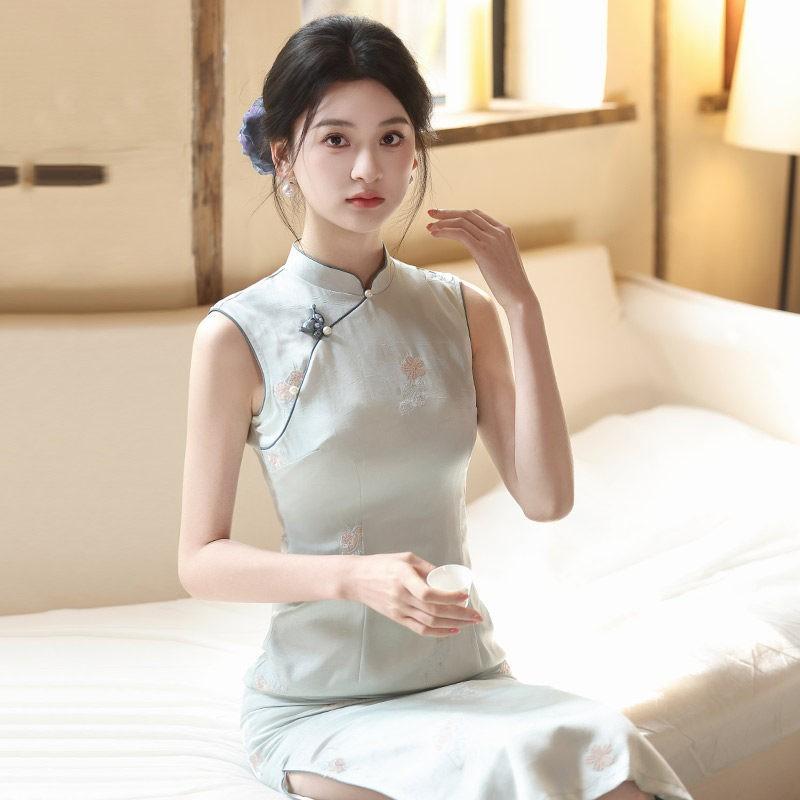 Elegant Sleeveless Chinese-Inspired Long Cheongsam Dress With Embroidery Vintage Style Women 2026