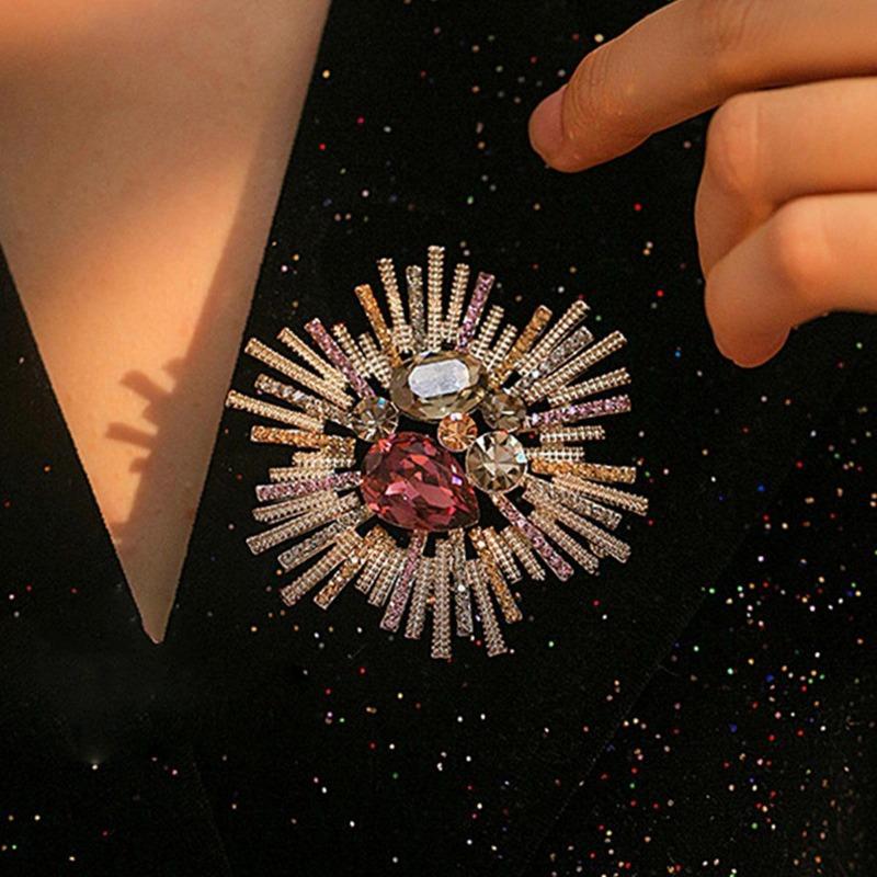 1Pc Vintage Oversized Brooch: European-American Style, Elegant Retro Corsage for Coats and Suits