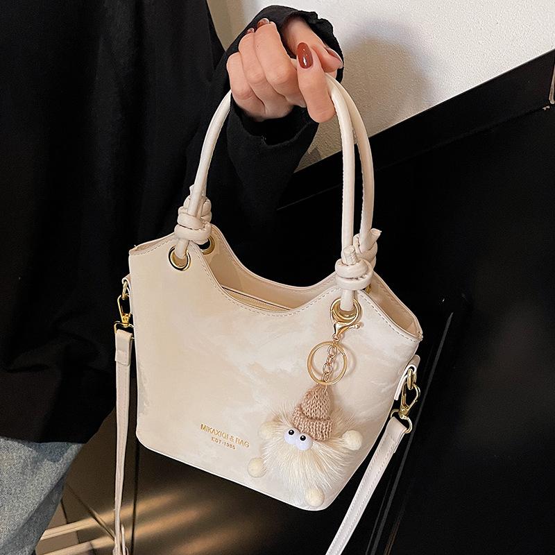 Korean Version of Fashionable Personality Commuting Simple Wind Hand Carrying Bucket Bag Women's Casual Versatile Niche Design Messenger Bag