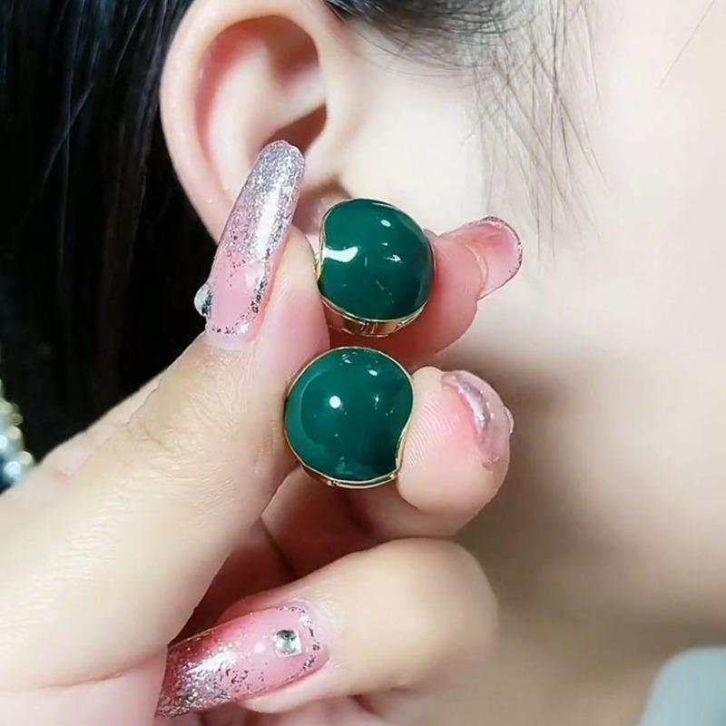 The "Sincere Bean" Earrings Can Be Worn On Both Sides. They Are High-end and Luxurious Stud Earrings with A Stylish Design.