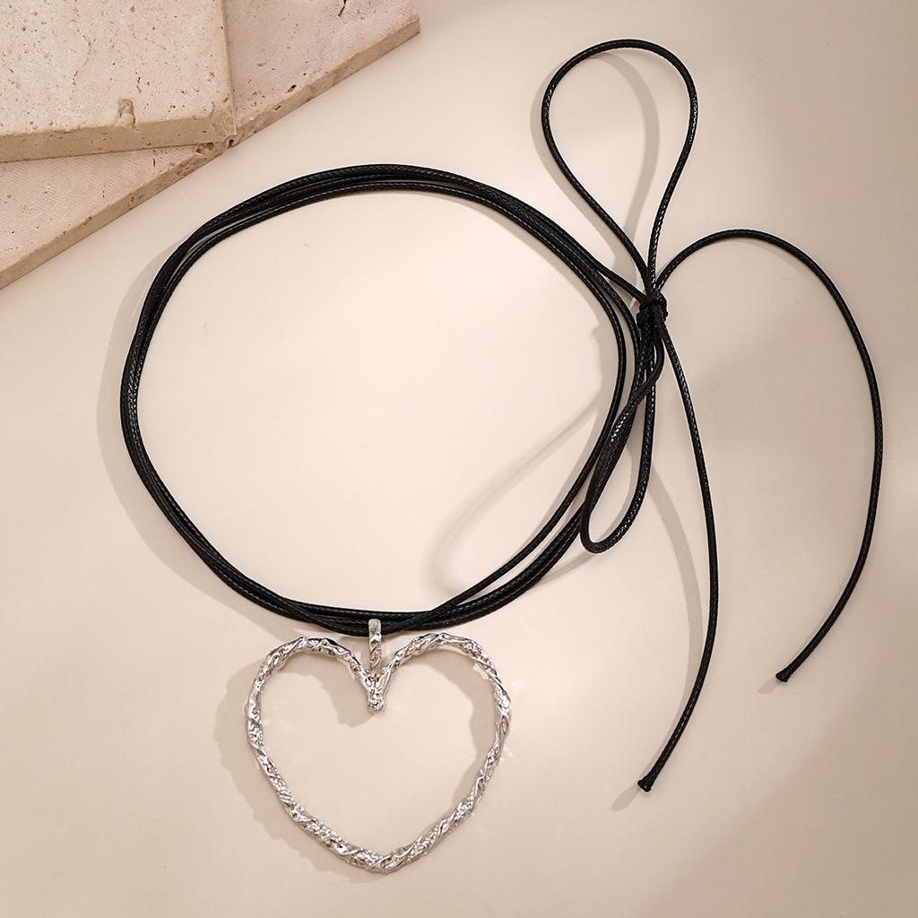 Sweet Cool Exaggerated Big Heart Necklace Metal Choker Velvet Collar Female