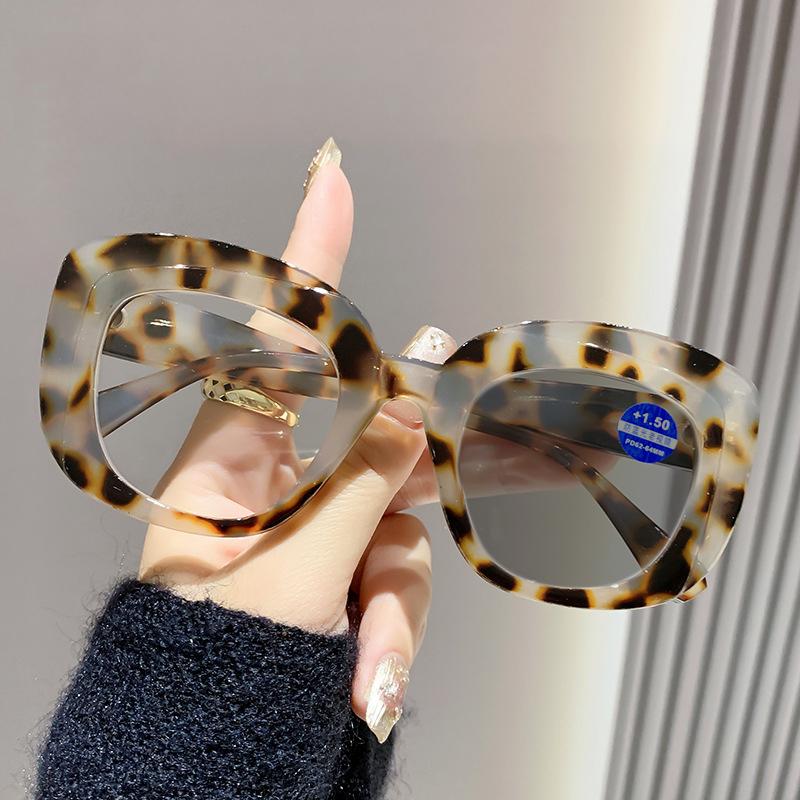 Fashion and Personalized Photochromic Reading Glasses New Thick Frame Street Photography Concave Shaped Glasses Diopter To +4.0