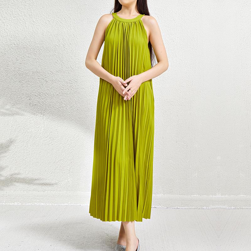 Women's Summer 2025 French Pleat Halter Neck Long Dress - Waist-Slimming High-End Vacation Style