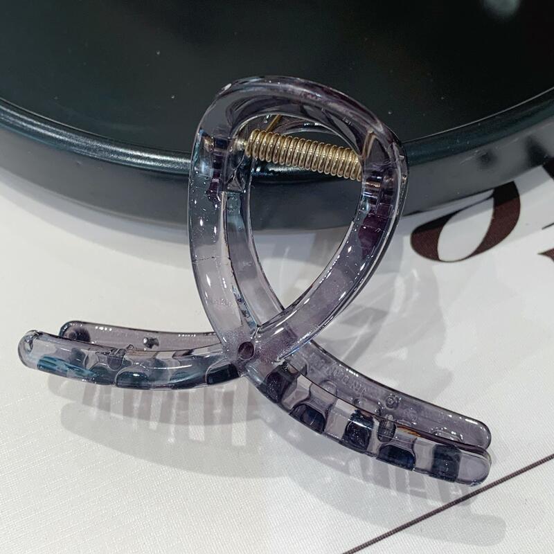 

Elegant Handmade Shark Claw Clip for Versatile Updo and Hair Volume - Women s Hair Accessory 8cm