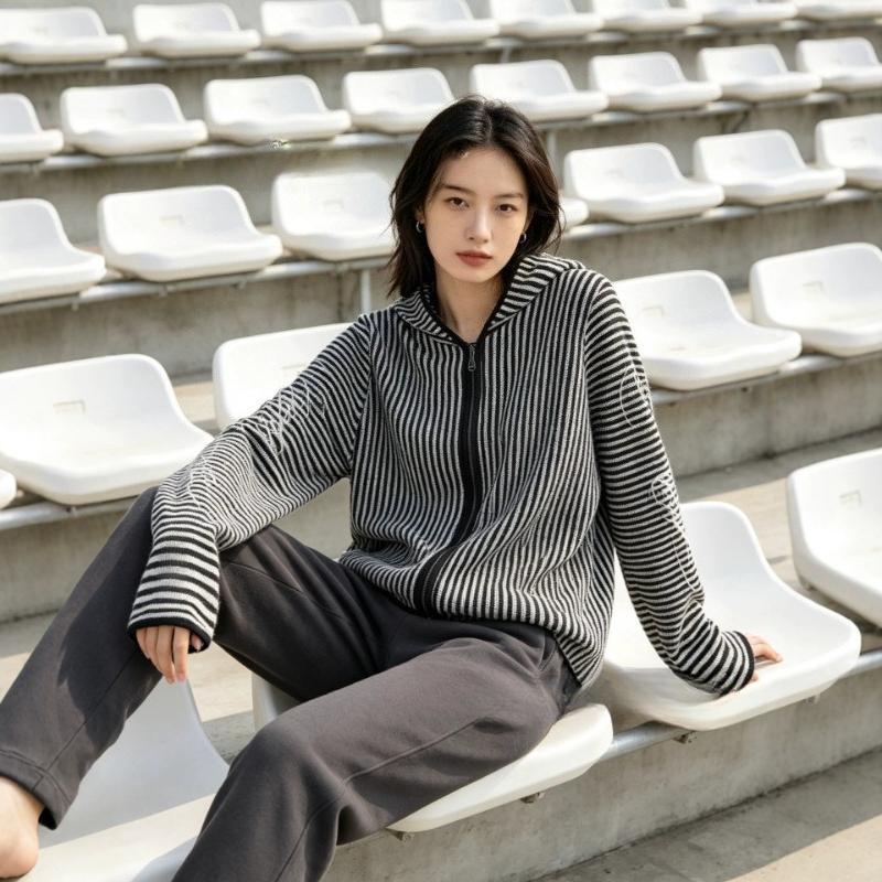 Harajuku retro striped letter printed hooded slim fit long sleeved personalized zipper top for women