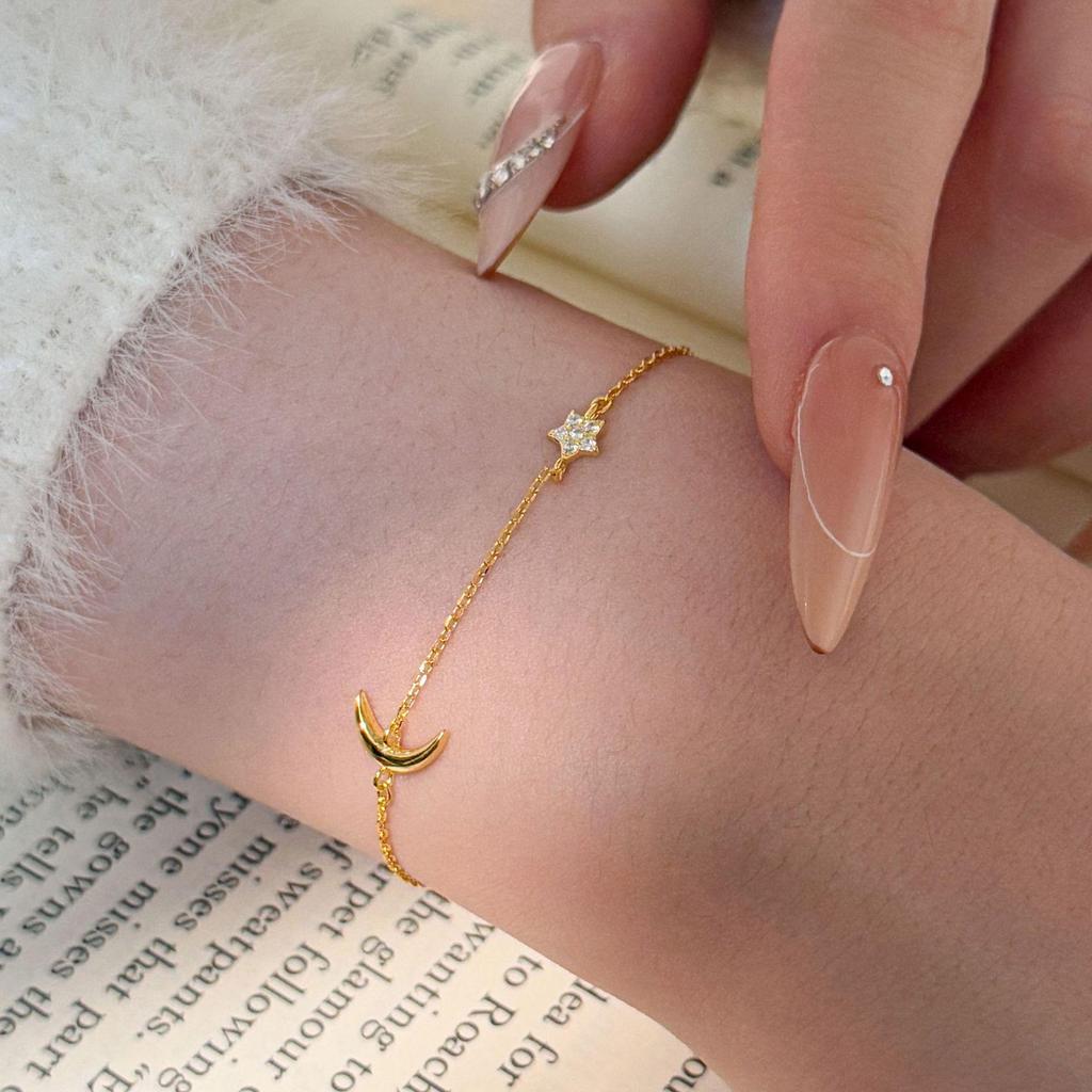 Armband van sterling zilver (S925) met sterren en maanmotief - Minimalistisch, hoogwaardig sieraad voor dames.