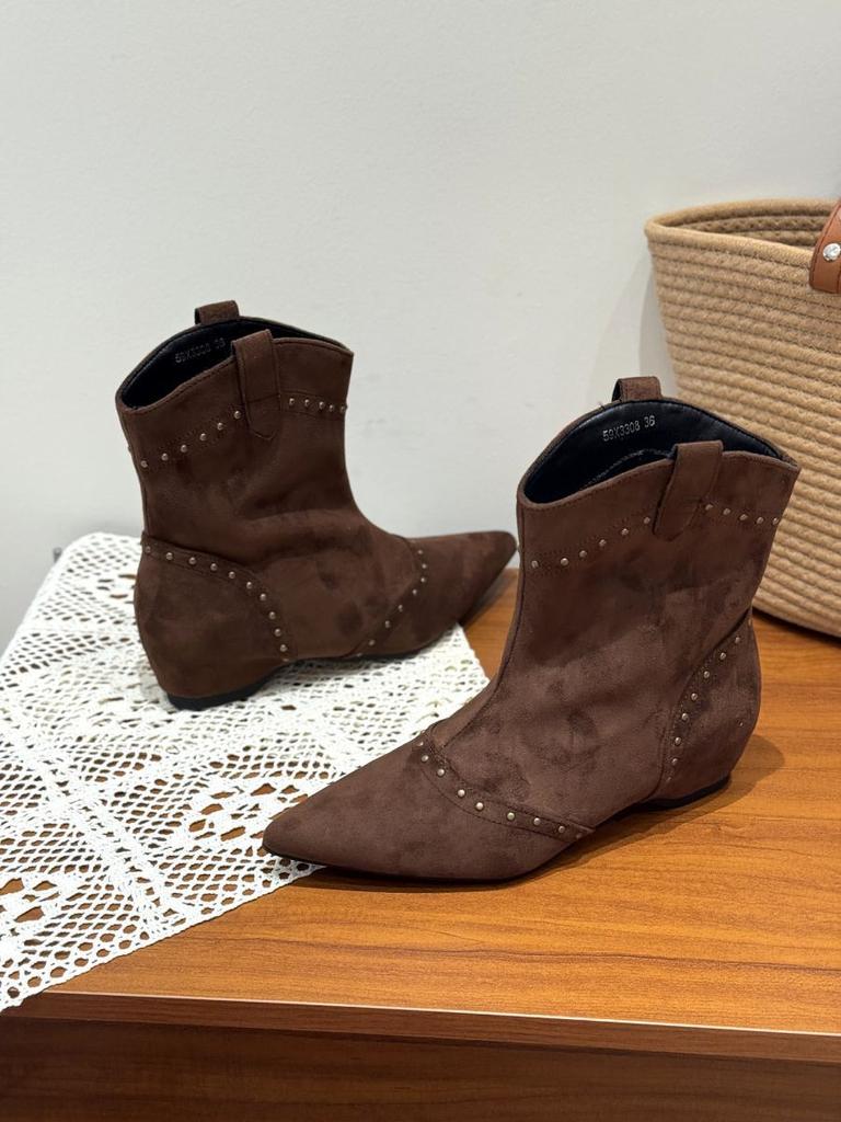 Korean version pointed western rivet cowboy short boots women's 2025 new autumn heightening retro suede sleeve thin boots