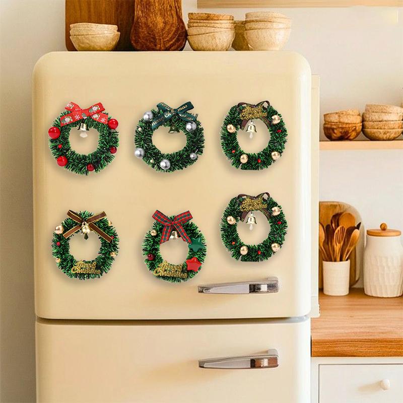 1PC Green Cute Christmas Fridge Magnet Holiday Decor Magnetic Disc with Floral Wreath Gifts For Friends Plastic Home Decor