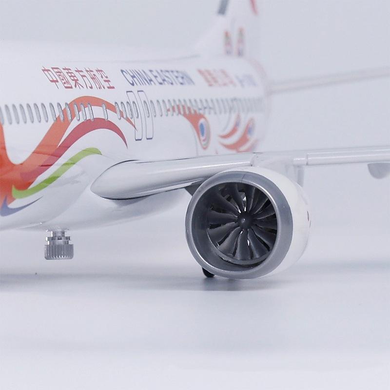 Aircraft Diecast Airplane 47cm B737-800 China Eastern Airlines Yunnan Peacock Sound-Activated Light With Wheels Collectible Toy
