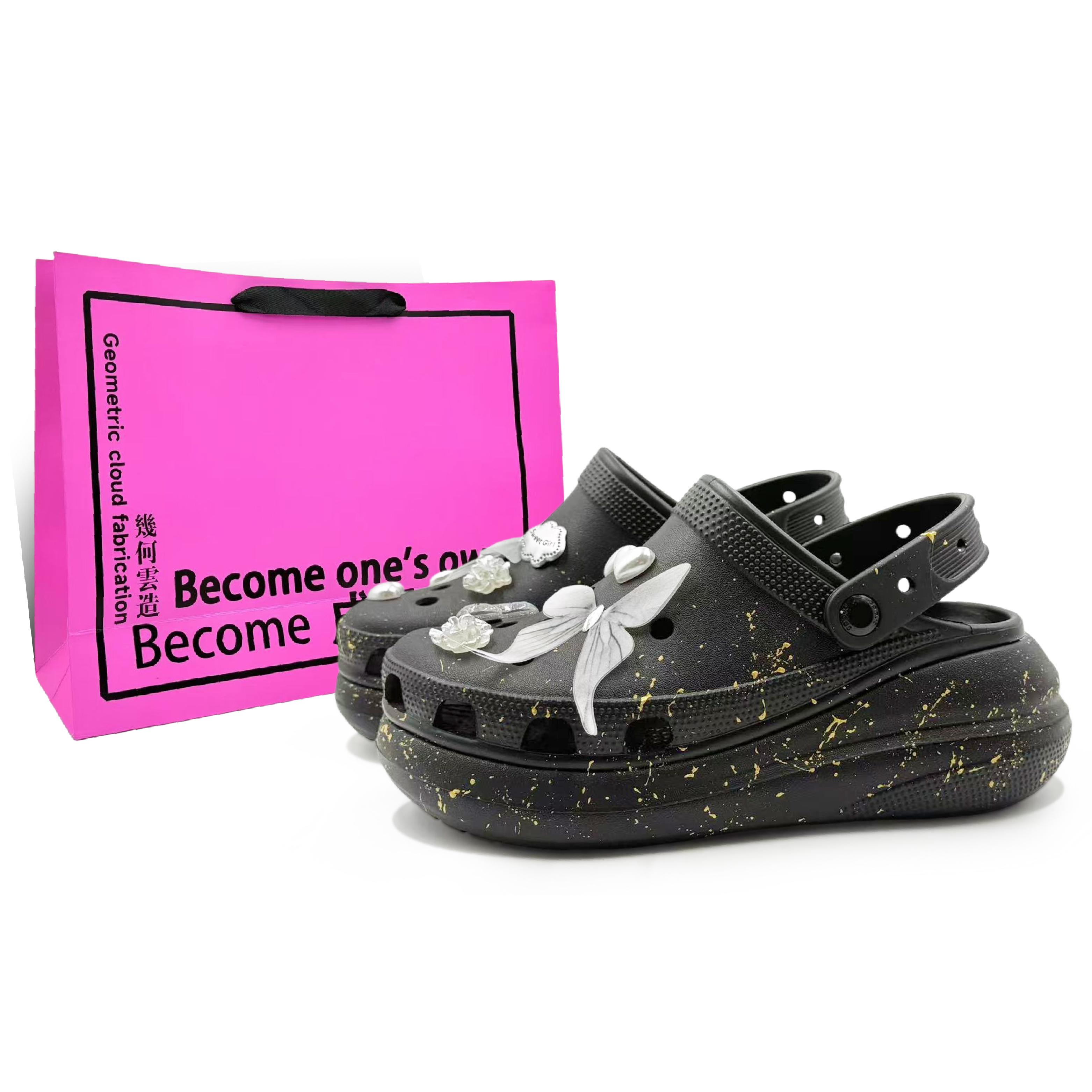 

Crocs Classic Crush EVA Clogs Unisex 207521-001(Team1181 S3BOX) 38-39