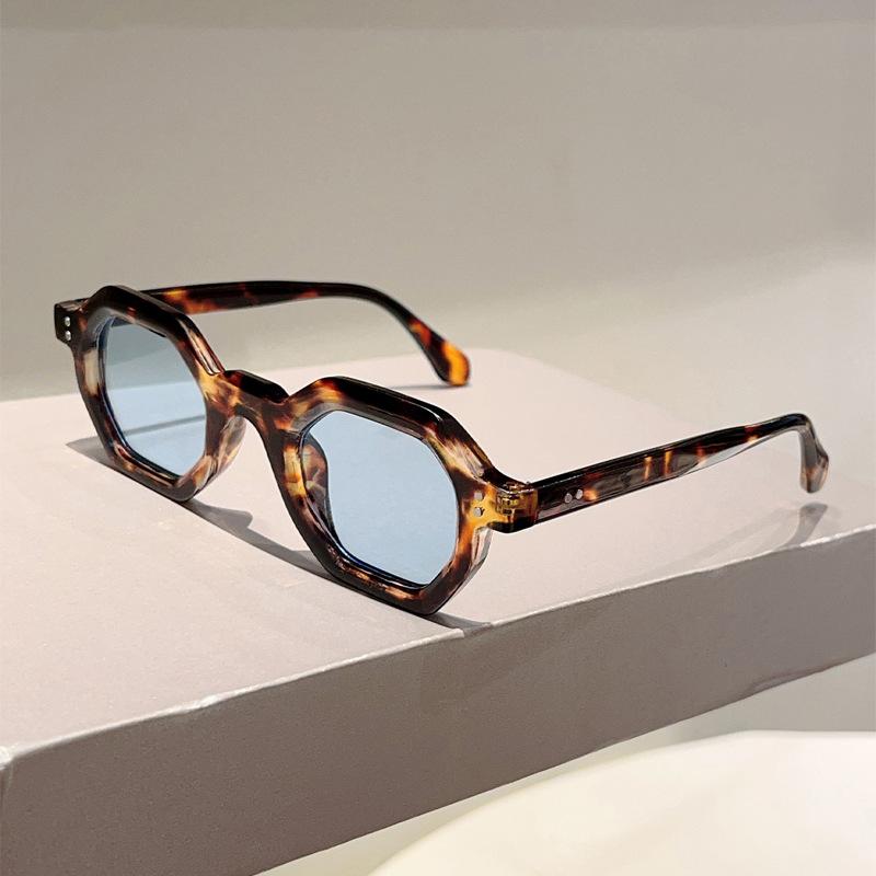 Vintage Small Frame Polygon Square Sunglasses Women For Men Luxury Brand Designer Trendy Punk Shades Ladies Rivet Sun Glasses