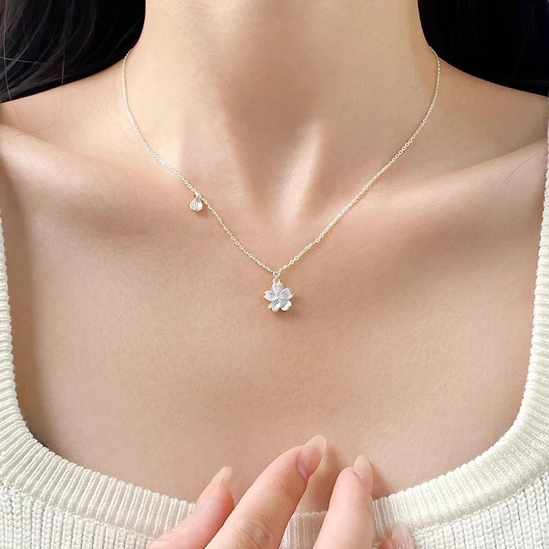 Light Luxury Niche Design Cherry Blossom Flower Clavicle Necklace For Women