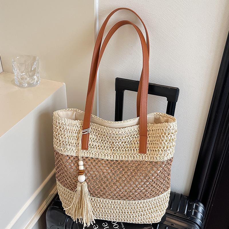 Personalized Trendy, Niche, High-end Style, Women's Single-shoulder Tote Bag with An Underarm Compartment