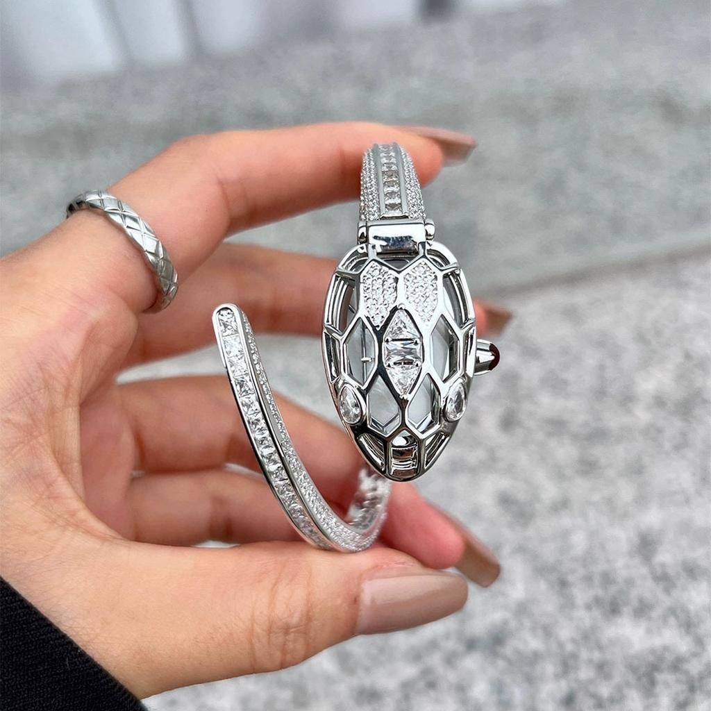 Bracciale Serpente Multicolore Orologio al Quarzo Incrostato di Diamanti Testa di Serpente Colorata Quadrante Nascosto Movimento al Quarzo Orologio da Donna