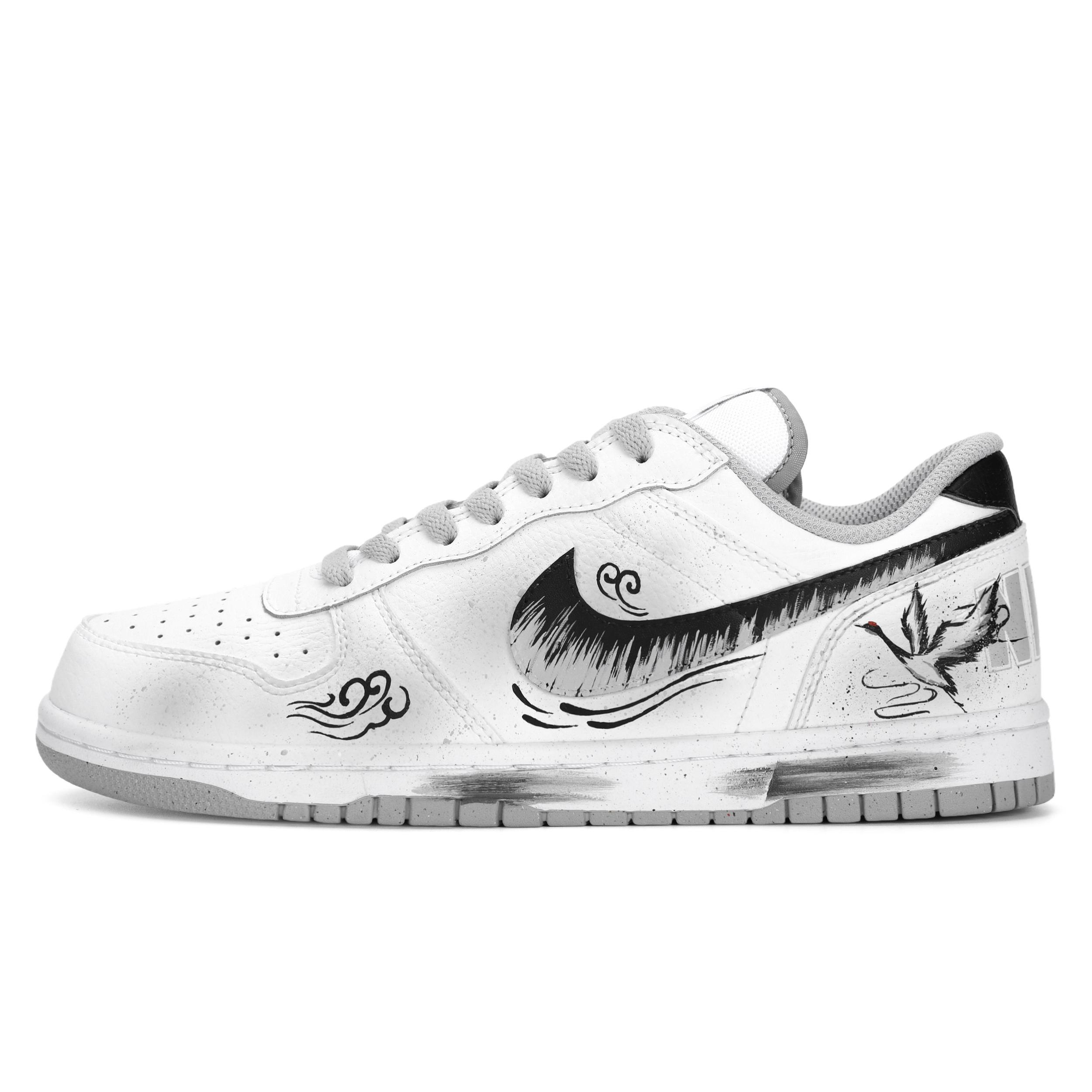 

Nike Big Low top Skateboard Shoes Men s White Gray 355152-106(Team943-) 44.5