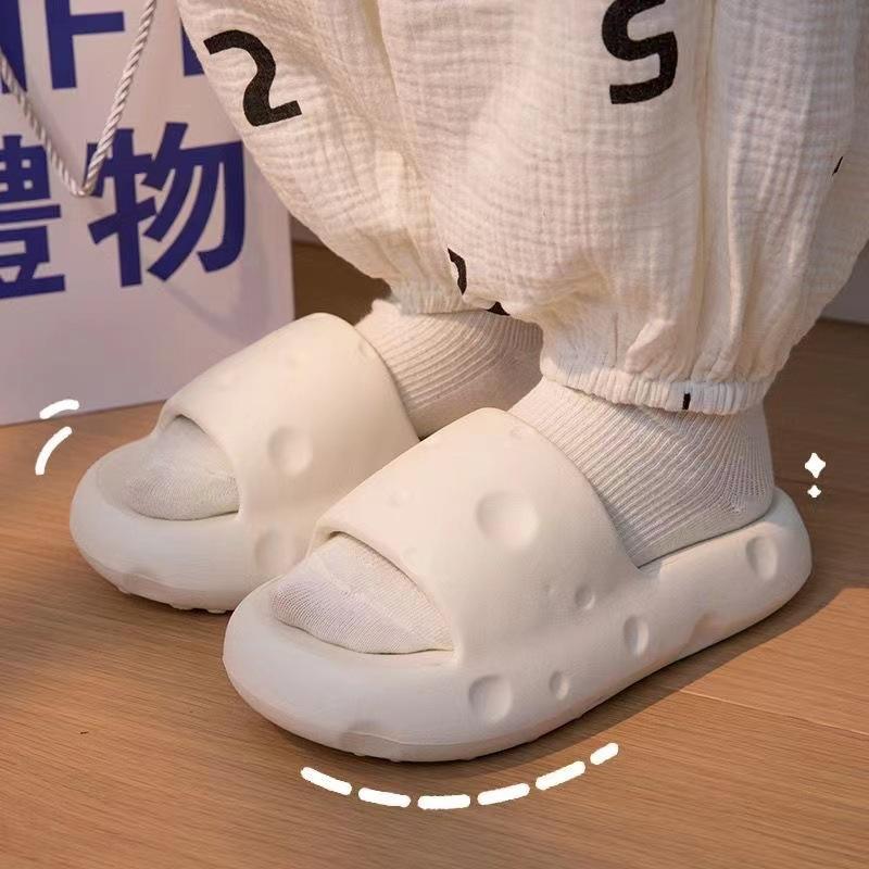 Cool slippers women's summer outdoor wear indoor home year new non-slip deodorant slippers women's summer