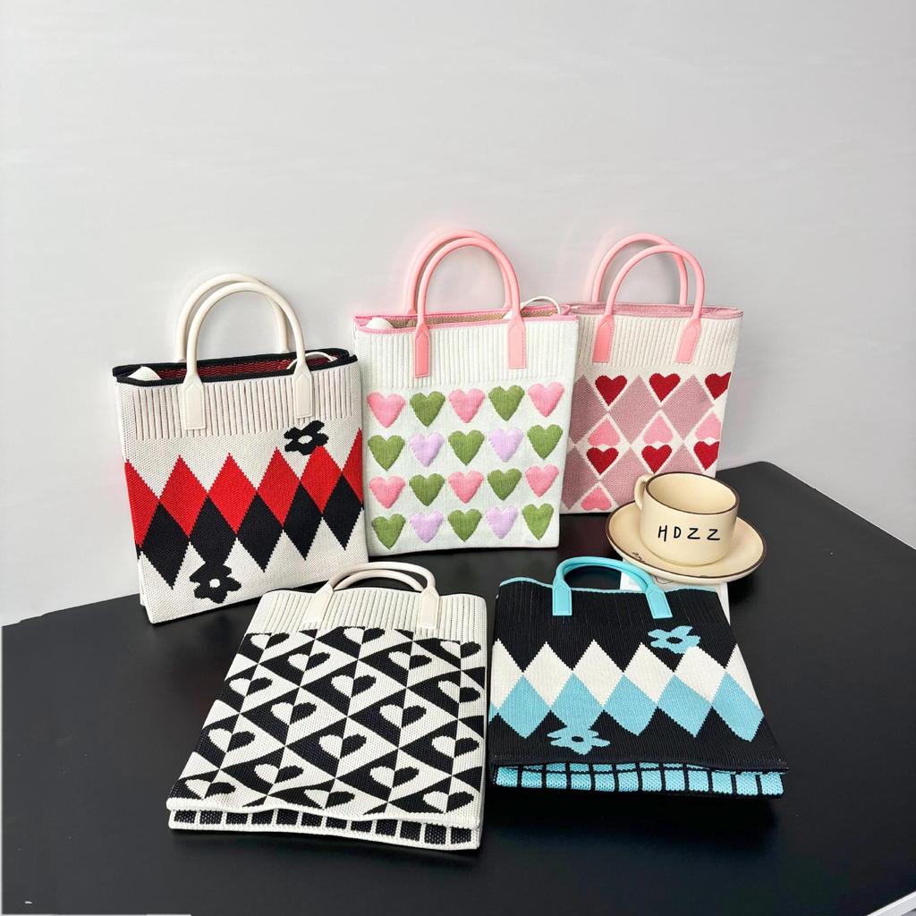 High-Capacity Cartoon Knit Shoulder Bag - Trendy Crossbody Handbag