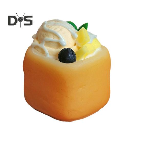 

Миниатюрный десерт в виде тоста с мороженым, миниатюрная модель из смолы, украшение для еды для мини-дома, аксессуары для декора столовой жёлтый