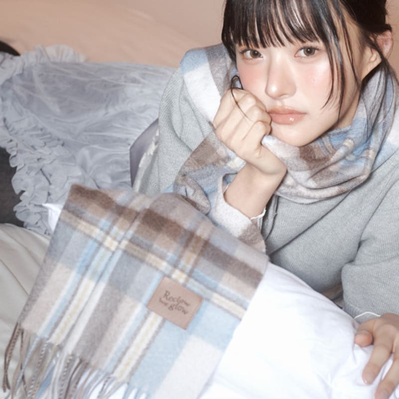 

RECLOW MUNM CHECK CASHMERE 100% MUFFLER IVORY PACKAGE BOX (gift wrapping available) (5,000 won)
