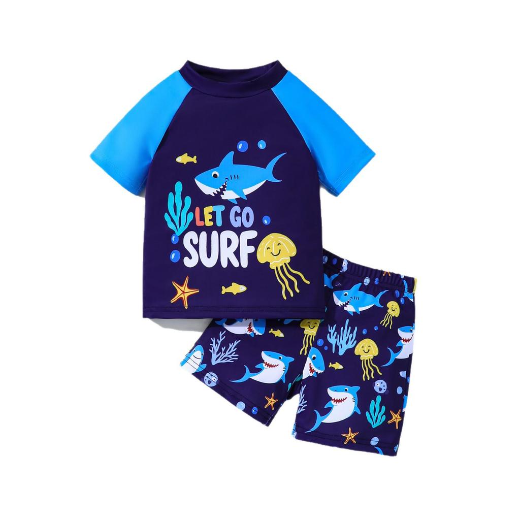 Set Costume da Bagno a Tema Squalo per Ragazzo: Top con maniche raglan e pantaloncini da bagno con stampa di squali all-over