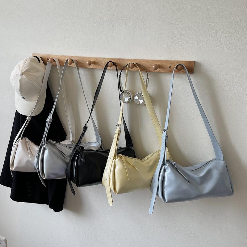 Simple soft leather commuter bag women's 2025 summer new large-capacity fashionable shoulder portable messenger bag