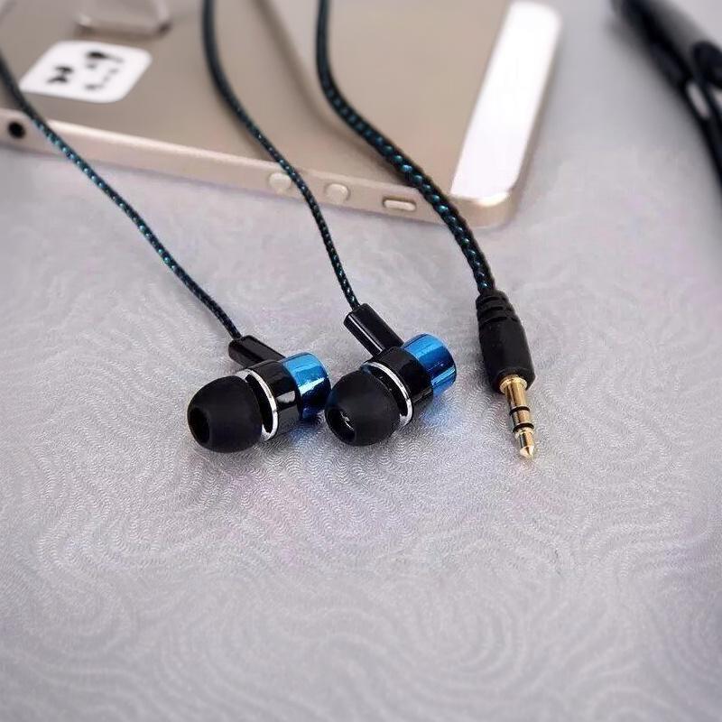 Wired In-Ear Earphones Stereo Bass Sound Noise Cancelling Headphones with Mic for Sports Gaming Commute