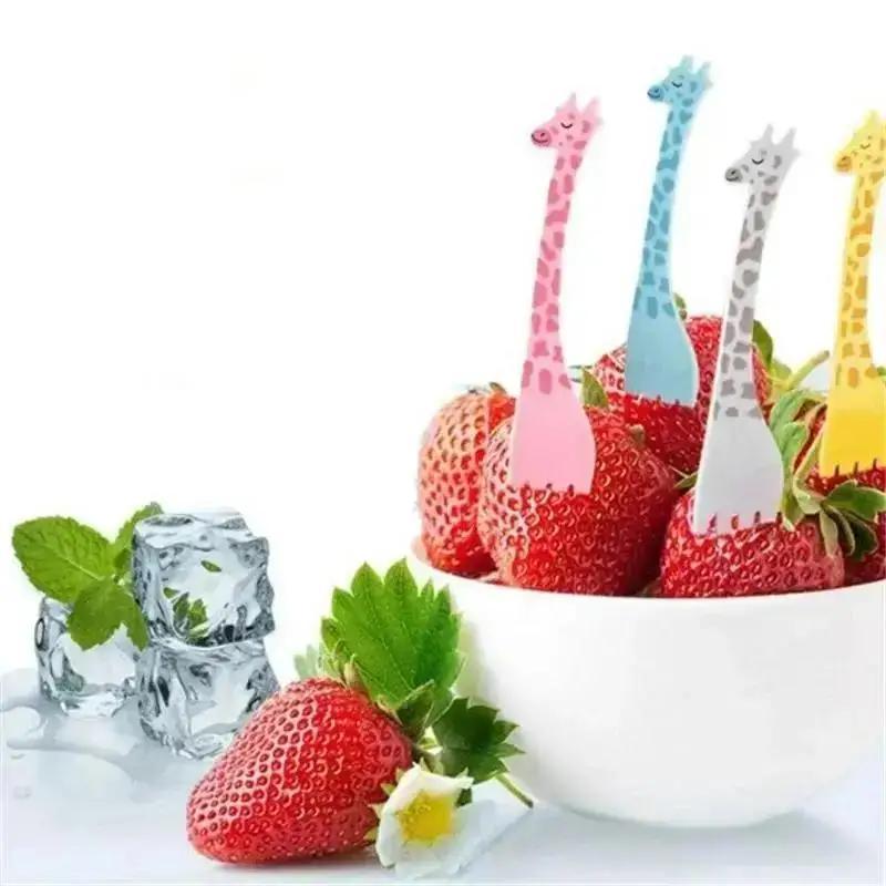 12Pcs Animal Farm Mini Cartoon Children Tableware Kids Cake Salad Dessert Food Giraffe Fruit Fork Toothpick Random Colors