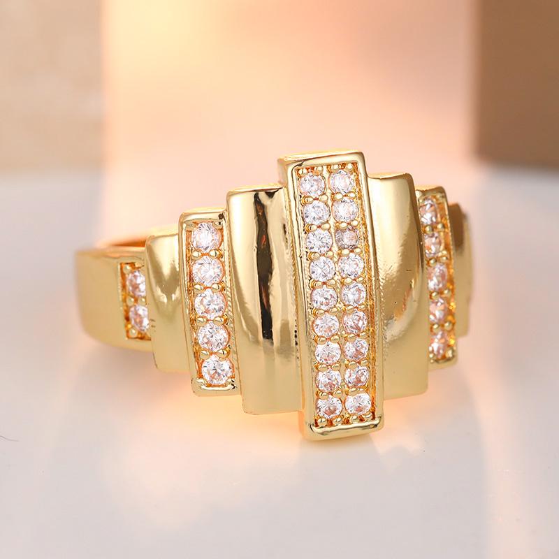 Vintage Inlaid White CZ Women's Ring Dazzling Gold Color Hand Carving Daily Wear Party Jewelry Anniversary Gift