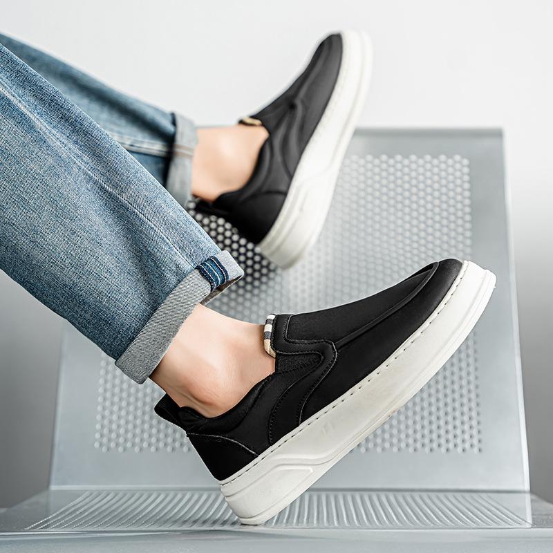 Internet celebrity popular men's shoes 2025 summer new canvas one-pedal casual board shoes versatile soft sole Korean version of lazy shoes