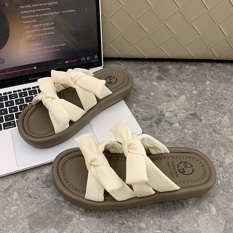 Fairy wind bow stepping on shit feeling wearing cool slippers in the summer of 2025 new versatile flat-bottomed beach one-word drag