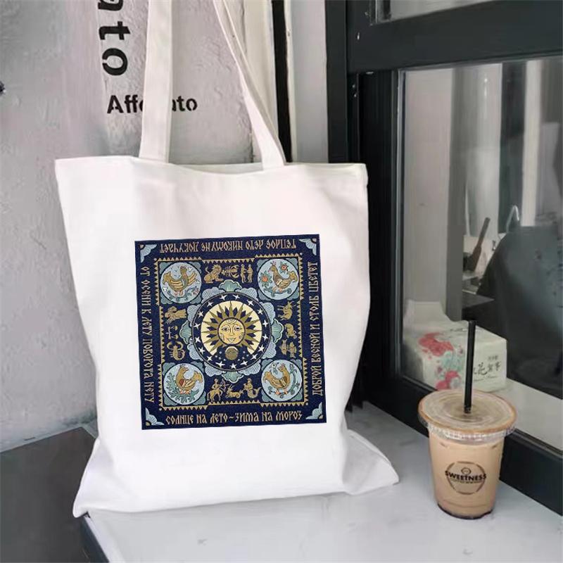 

Простой и универсальный Новый 90-х годов Большой дизайн Женской сумки на плечо Модная девушка Ежедневные покупки Складная белая сумка на плечо.