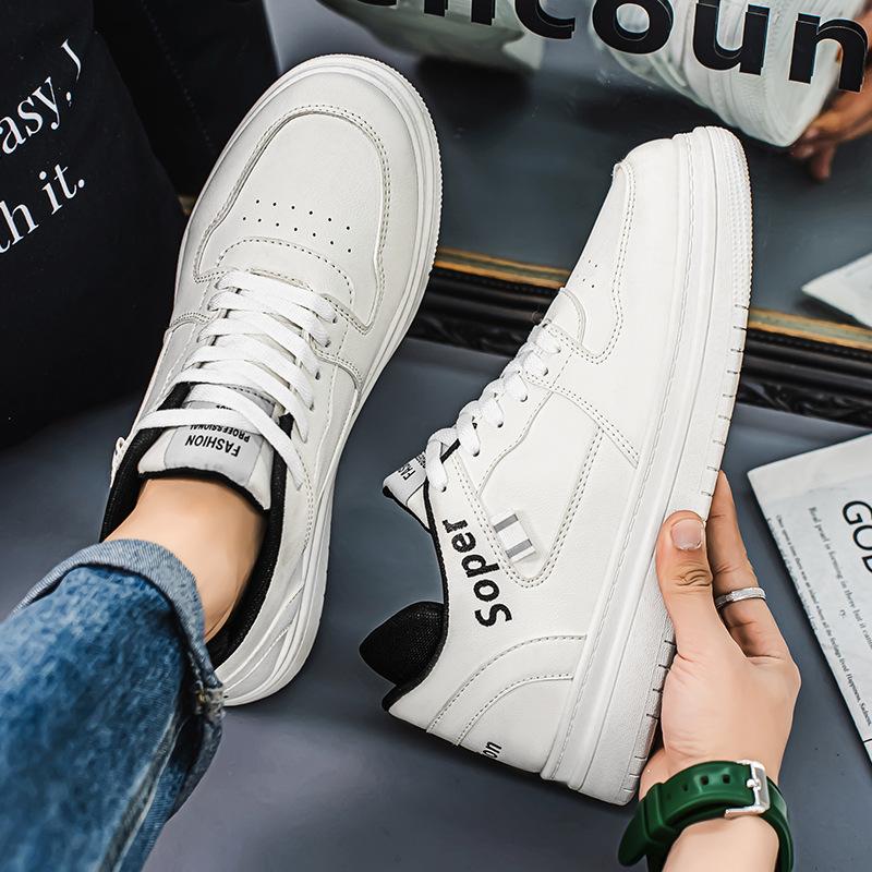 Letnie męskie buty nowe oddychające małe białe buty chłopcy trend wszechstronne buty sportowe na platformie casualowe buty deskorolkowe modne buty