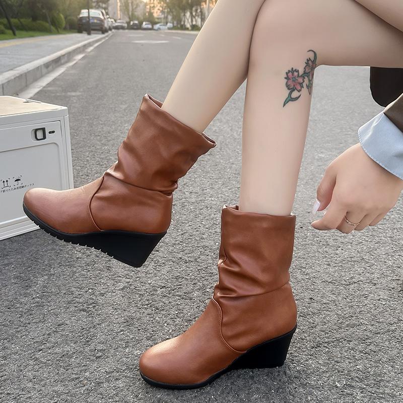 Fashion Bohemia Solid Brown Pu Mid Calf Booties Women 2025 Autumn Round Toe Non Slip Wedge Heel Boots Fashion Pleated Slip On Boots