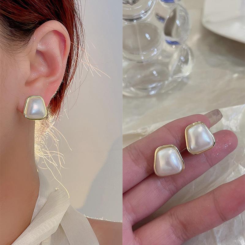 1 Pair Of Pearl Zircon Pierced Earrings Creative Geometric Hole-Free Ear Clips For Women All-Match Earrings